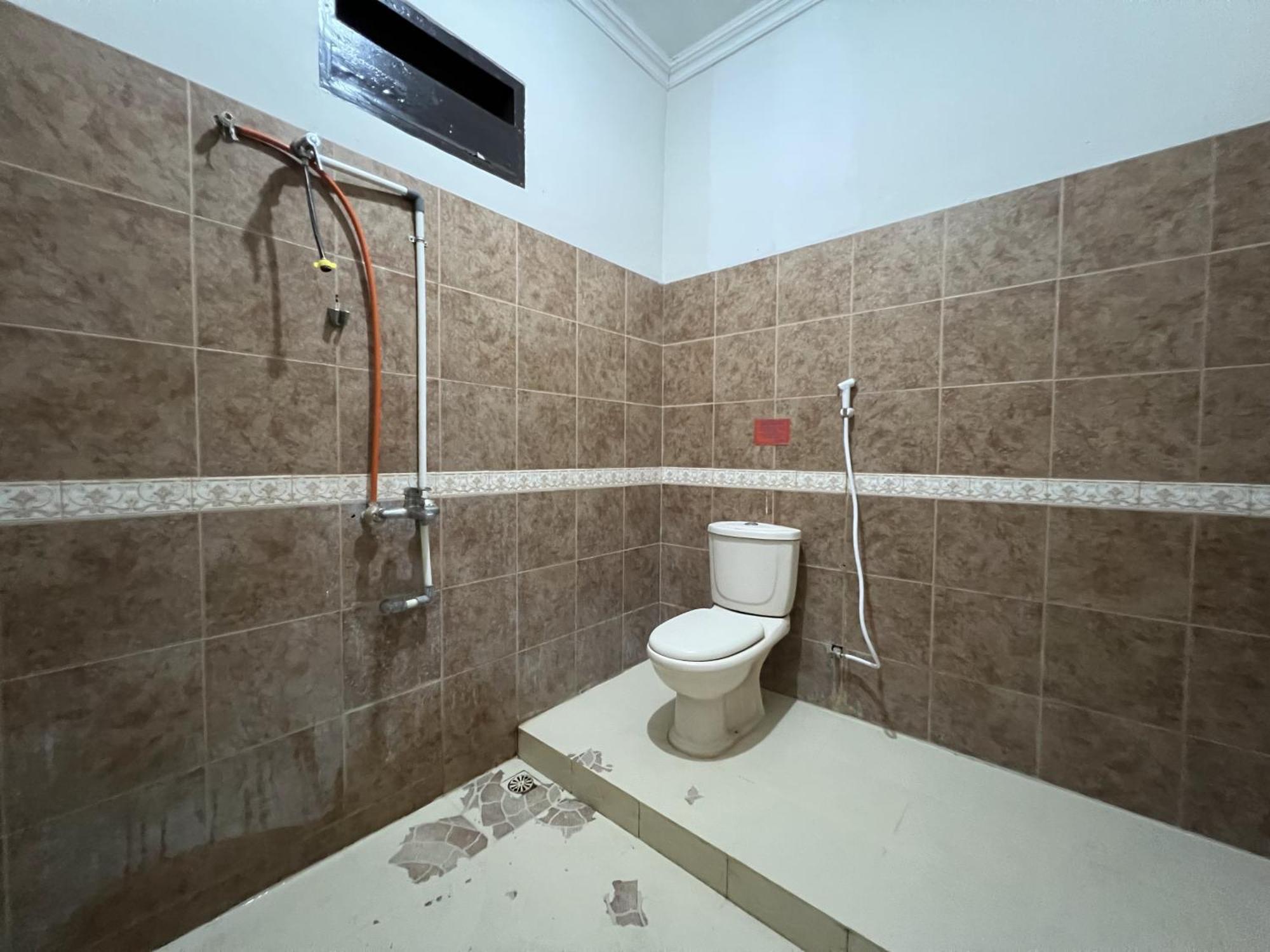 Отель Oyo 92098 Kost Orange Syariah Макасар Экстерьер фото