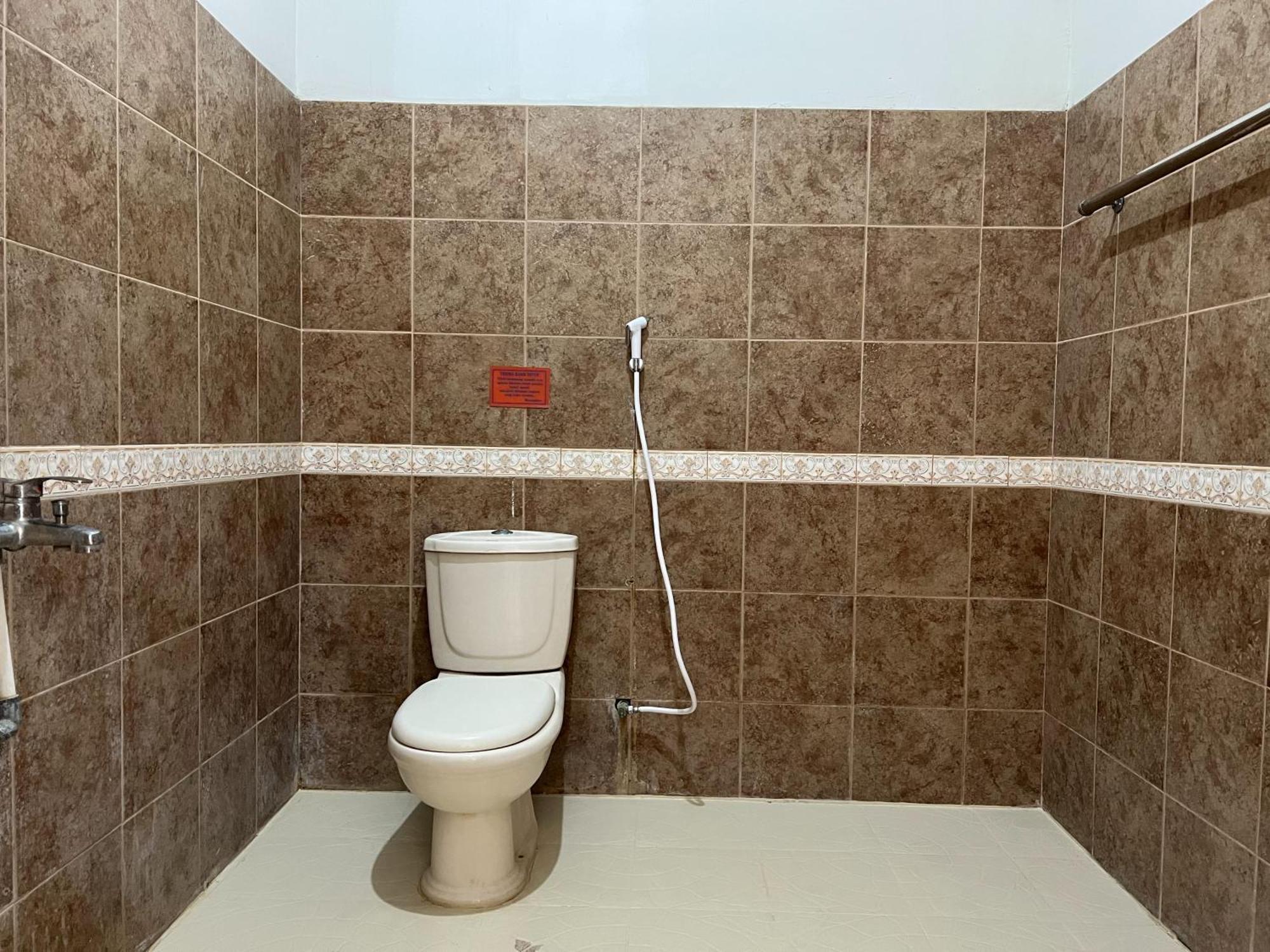 Отель Oyo 92098 Kost Orange Syariah Макасар Экстерьер фото